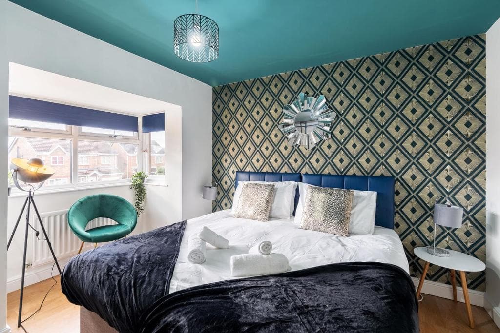 Accommodation at Large Contractor and Family House & Free Parking & Big Garden in hull