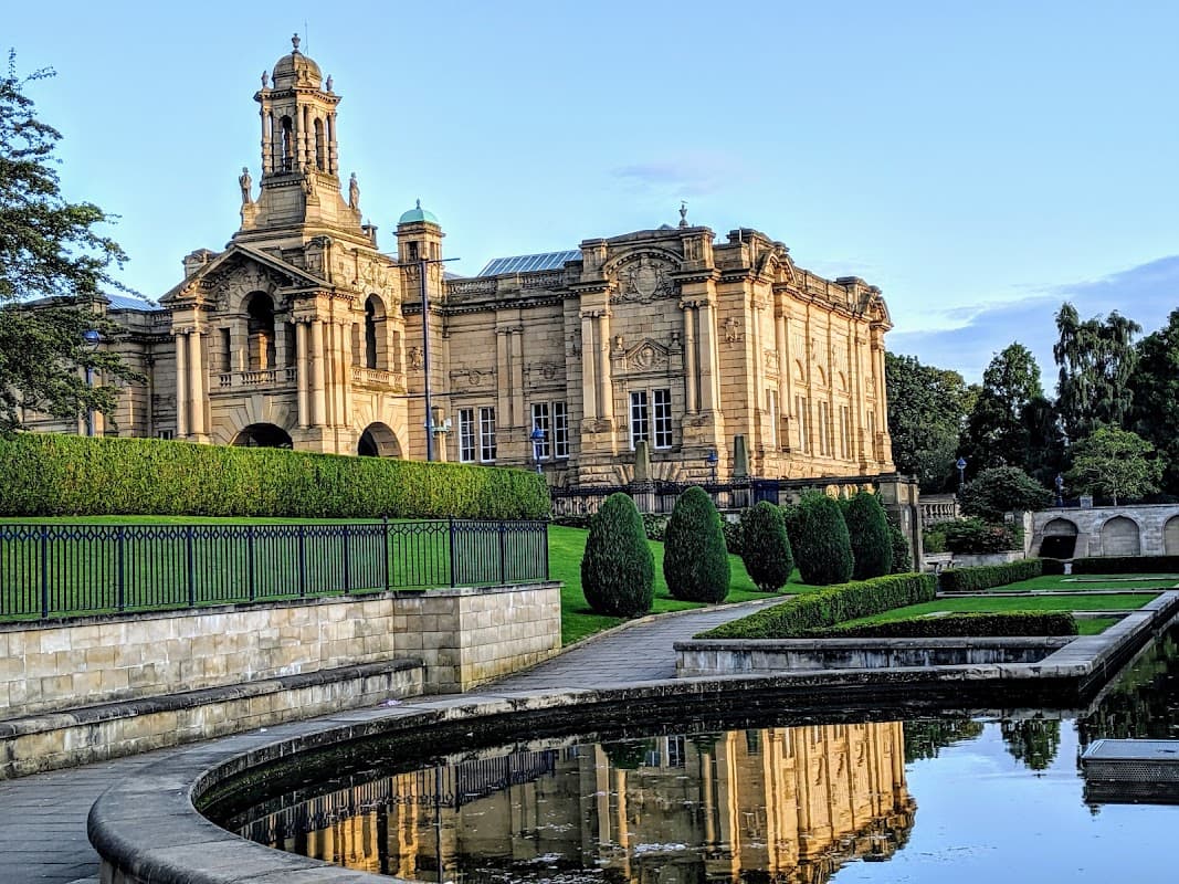 Cartwright Hall Gardens - Park in bradford